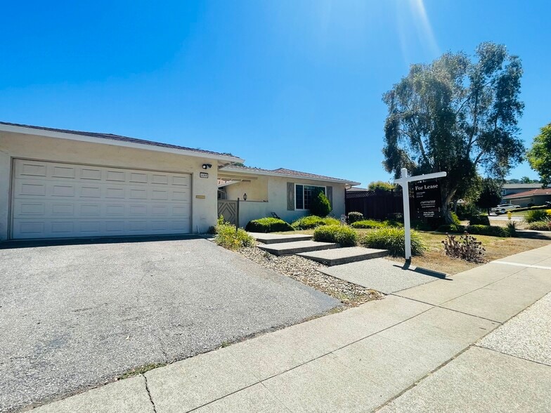 Building Photo - 1150 Stafford Dr