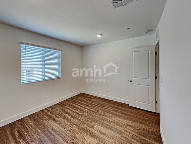 Building Photo - 3376 Blodwen St