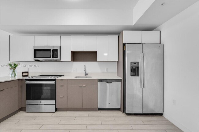 Building Photo - 321 NE 26th St