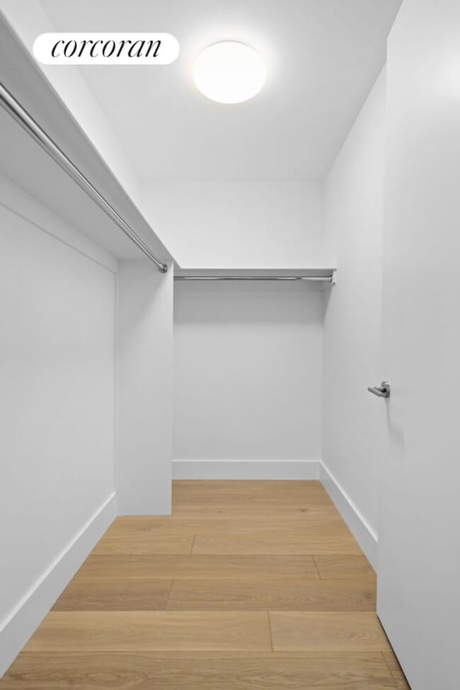 Building Photo - 15-1869 W 61st St