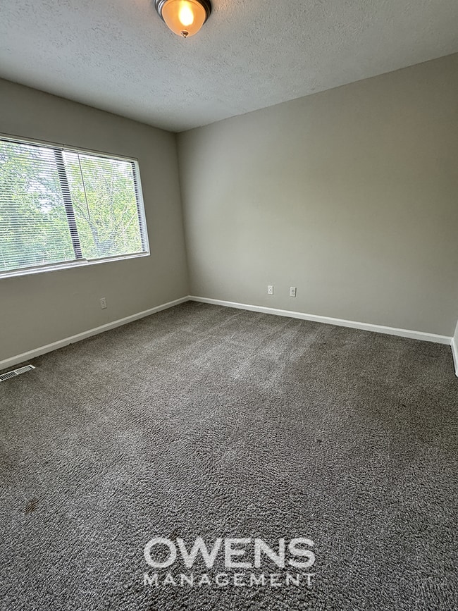 Building Photo - North Hall Duplex Available