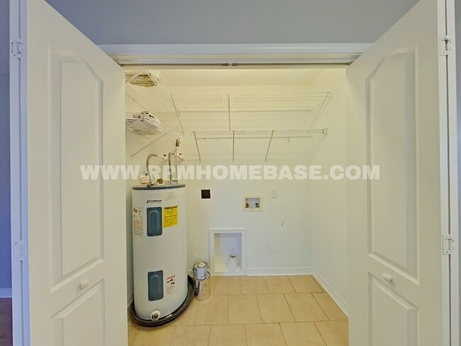 Building Photo - Move-In Special - Charming 3-Bedroom Home on a Corner Lot with Spacious Yard – Pet Friendly!