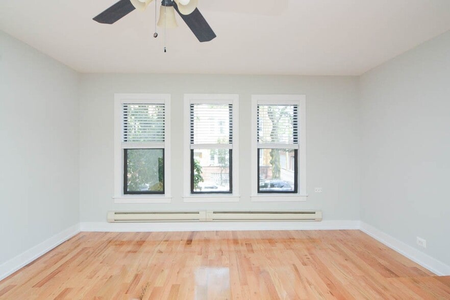 Building Photo - 820 W Cornelia Ave