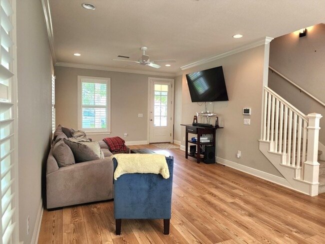 Building Photo - Stunning 2-story Home in the Coveted East ...