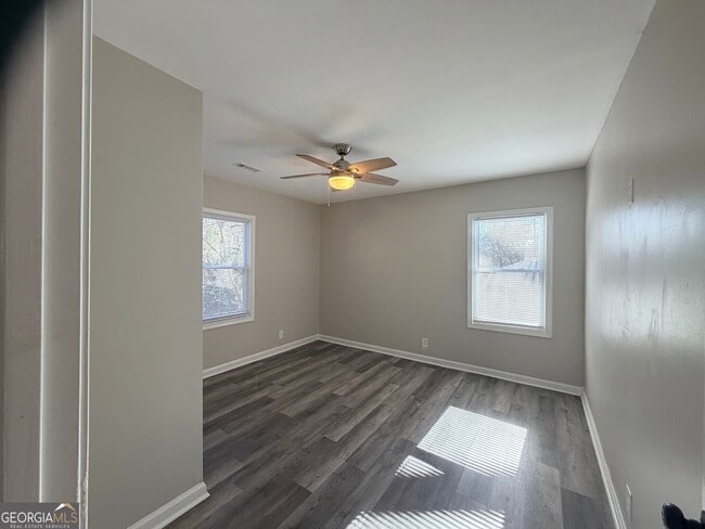 Building Photo - 1433 Midview Dr