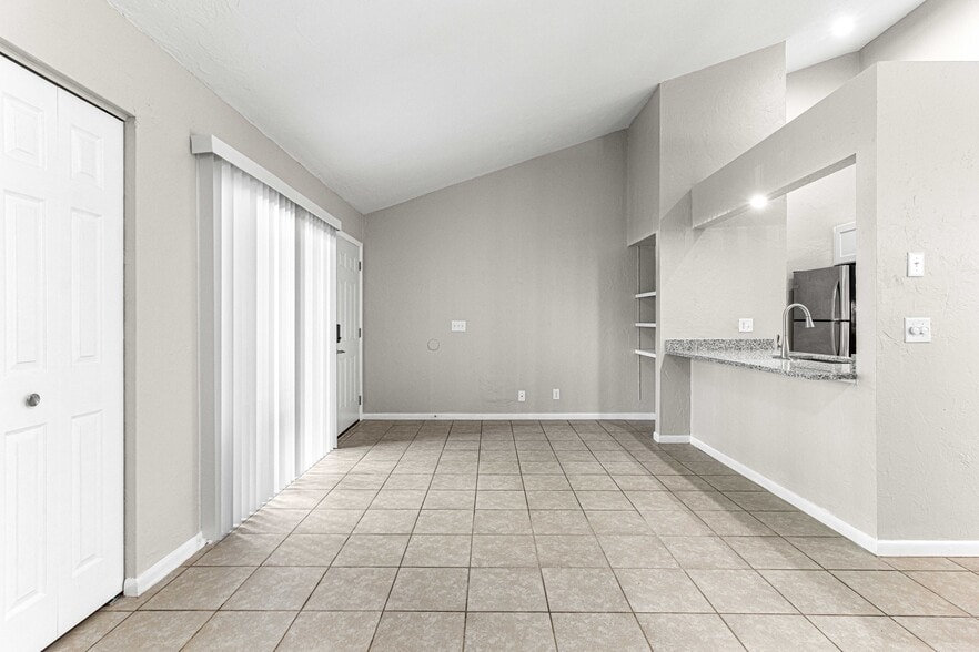 Building Photo - 4151 SE 22nd Ave