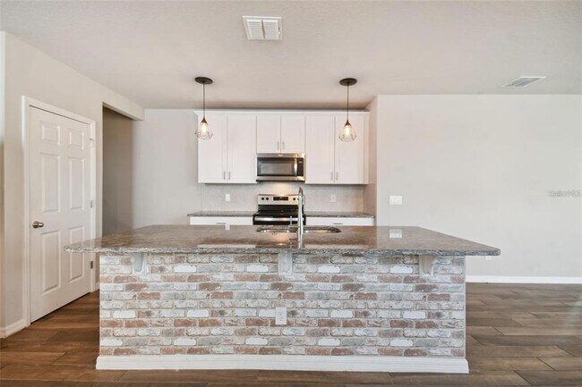 Building Photo - 3218 Bella Vista Dr