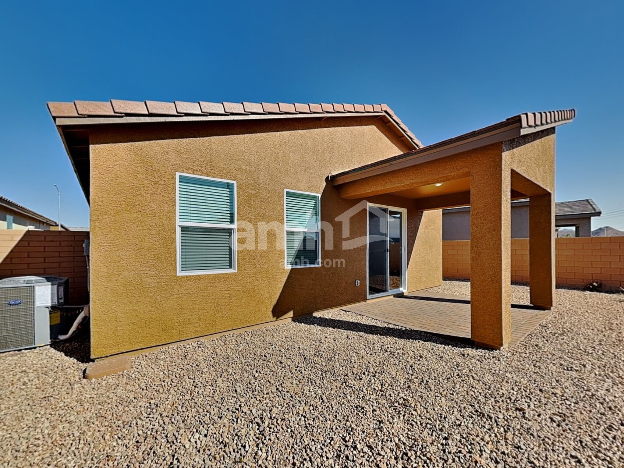 Building Photo - 870 English Primrose St