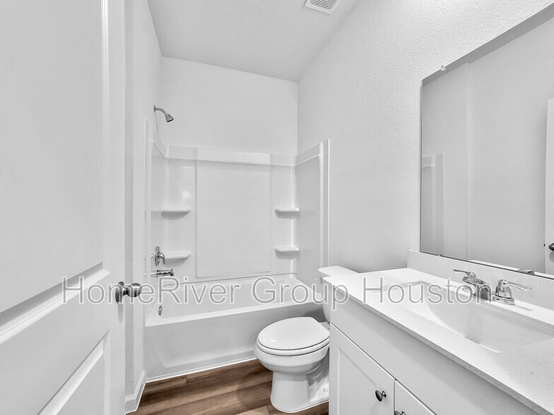 Building Photo - 28414 Selsdon Ct