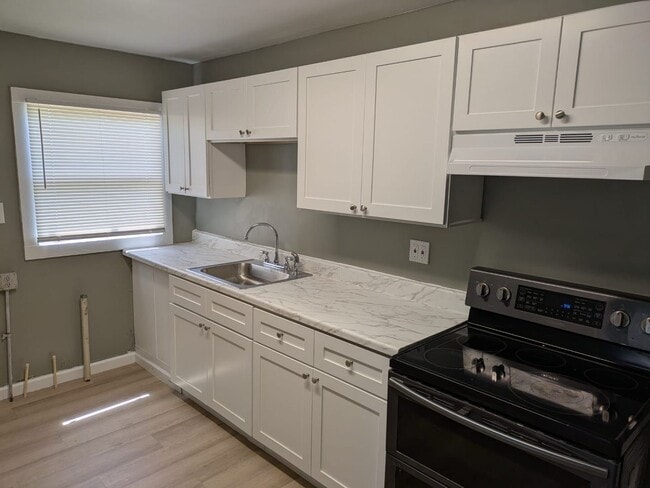 Building Photo - Mulberry- 2/1 Duplex, Immediate Move-In