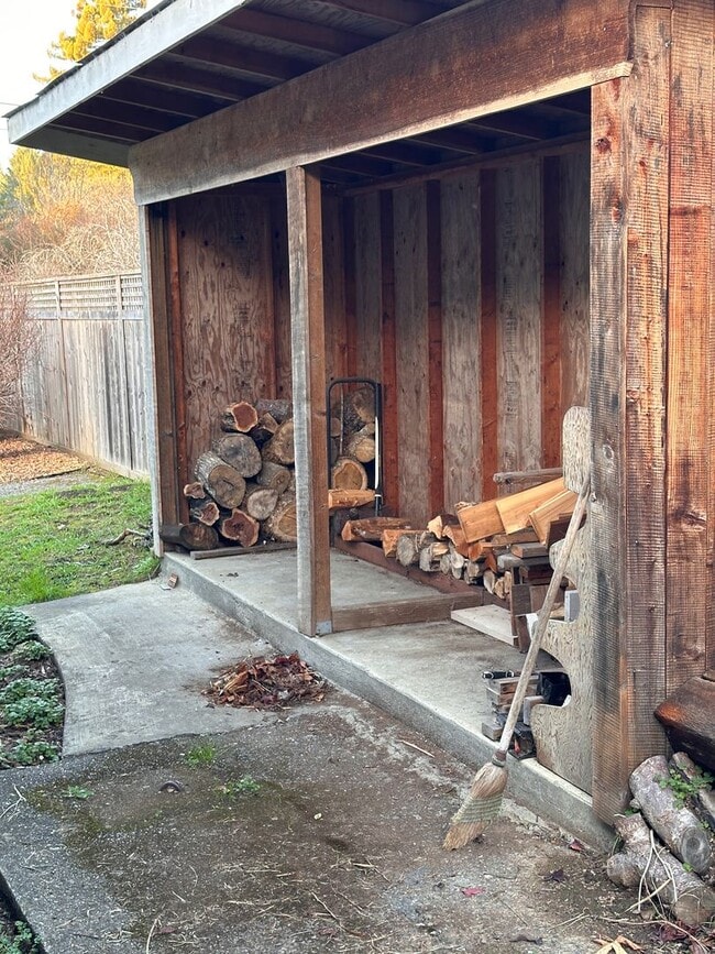 Building Photo - Sunny Fieldbrook 2/1 Stand Alone House – Cat Friendly