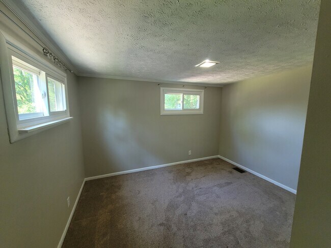 Building Photo - 6242 Evanston Ave