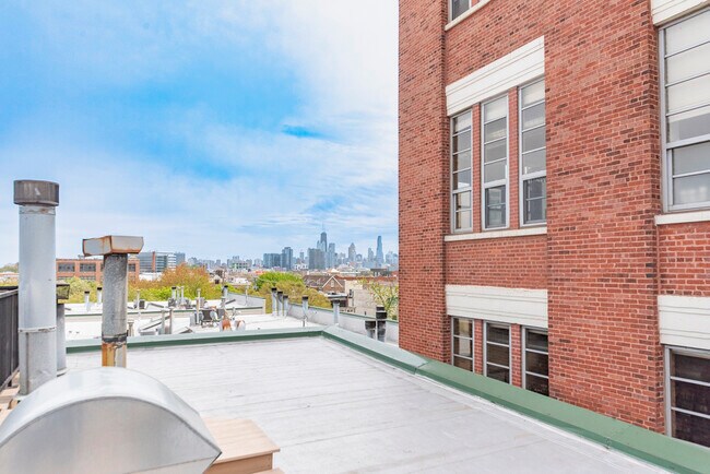 Building Photo - 1737 N Paulina St