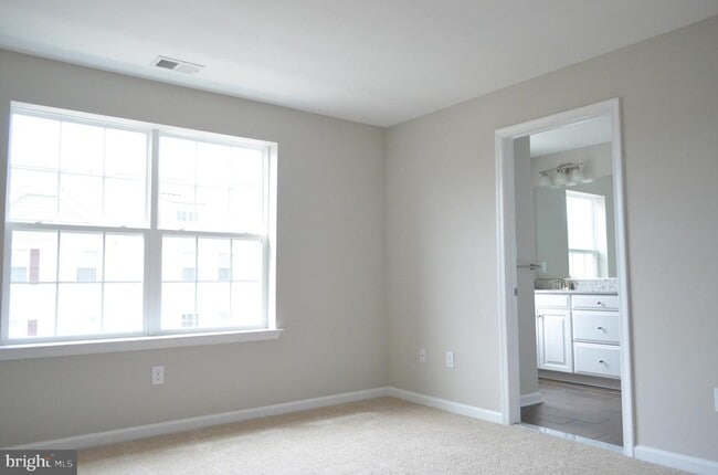 Building Photo - 1503 Hights Farm Rd S