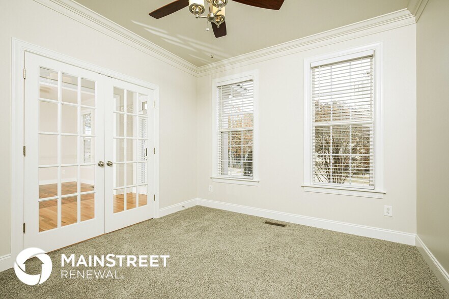 Building Photo - 165 Sutherland Dr