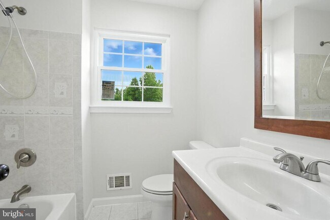 Building Photo - 4739 Bates Dr