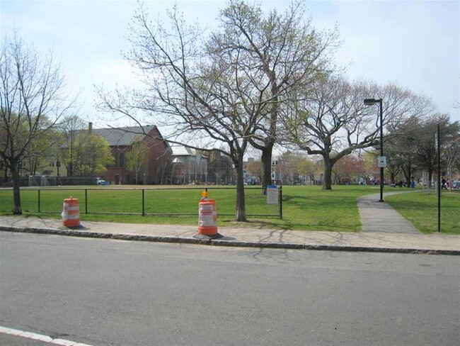 Building Photo - 168 Norfolk St