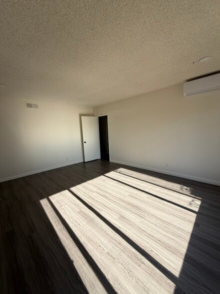 Building Photo - 212 N Pasadena Ave