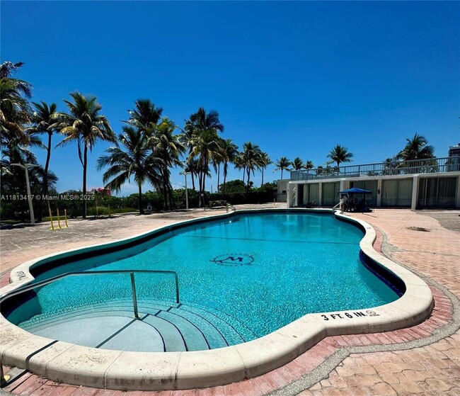 Building Photo - 2655 Collins Ave