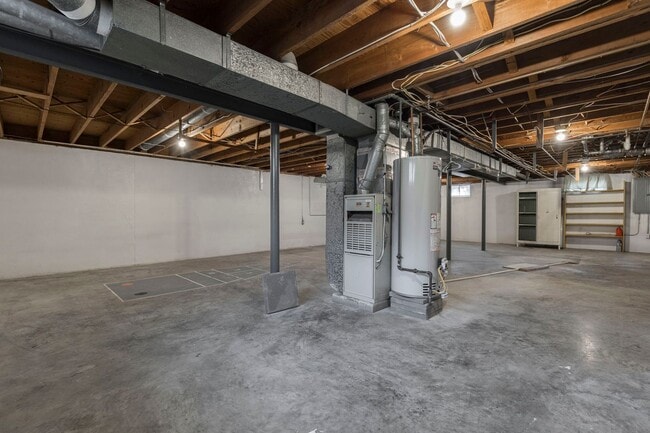 Building Photo - 2850 Hikes Ln