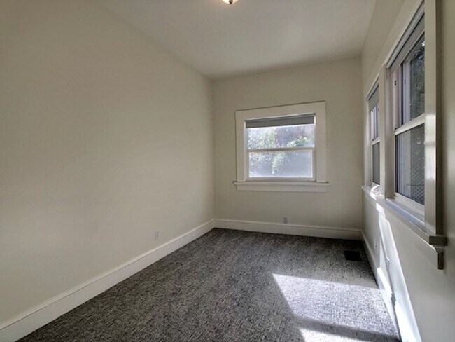 Building Photo - 1714 Santa Clara Ave