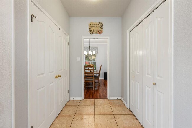 Building Photo - 309 N Carriage Hills Dr