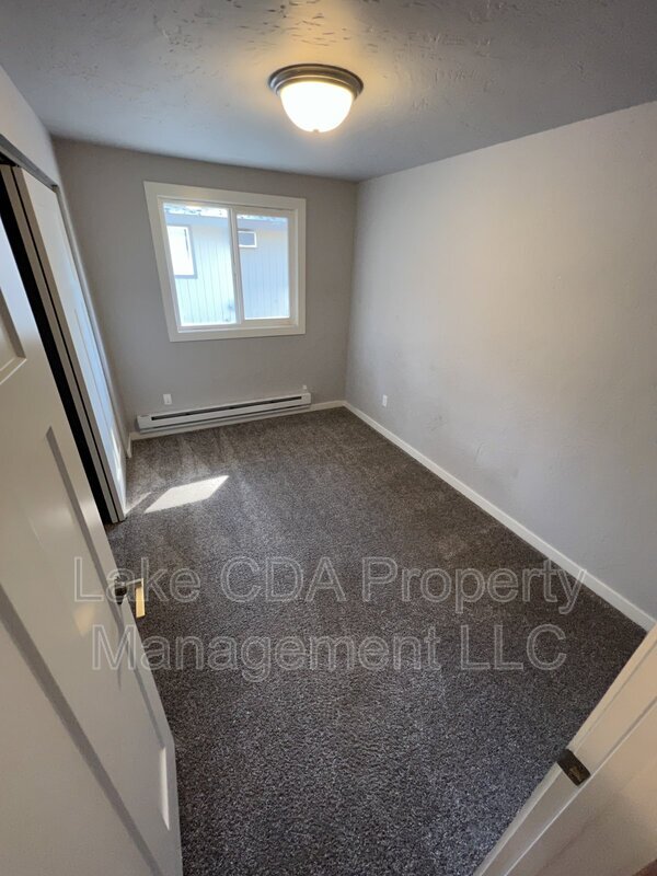 Building Photo - 1419 E Stiner Ave