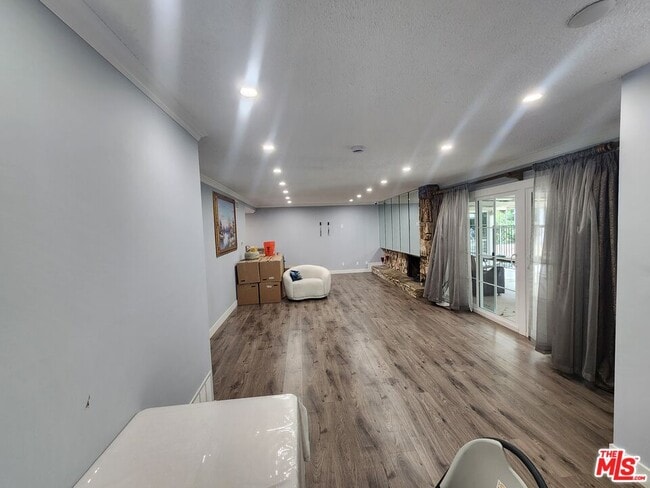 Building Photo - 11665 Babbitt Ave