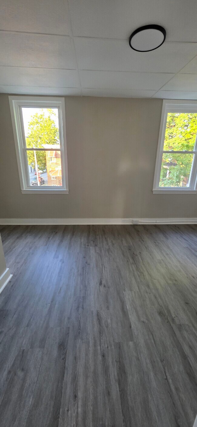 Building Photo - 1203 Darley Ave