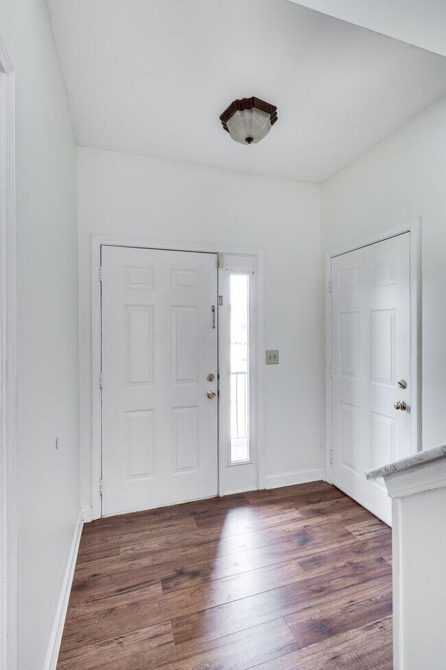 Building Photo - Great 3 bed 2 bath Home in Bellevue!