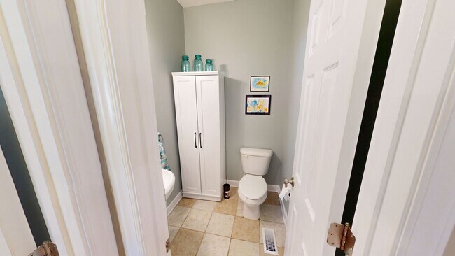 Building Photo - 5 Bedrooms with Golf Course Views in Carol...