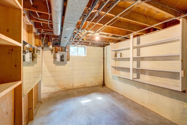 Building Photo - 401 Merrill Crest Dr