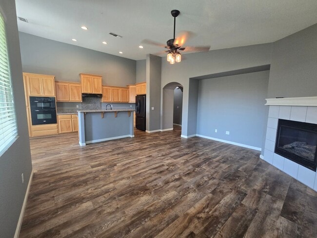 Building Photo - 2036 De La Guerra Way