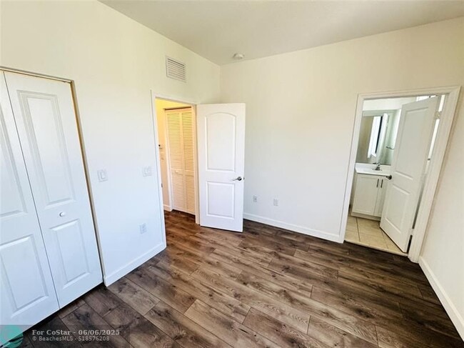 Building Photo - 408 NE 208th Terrace