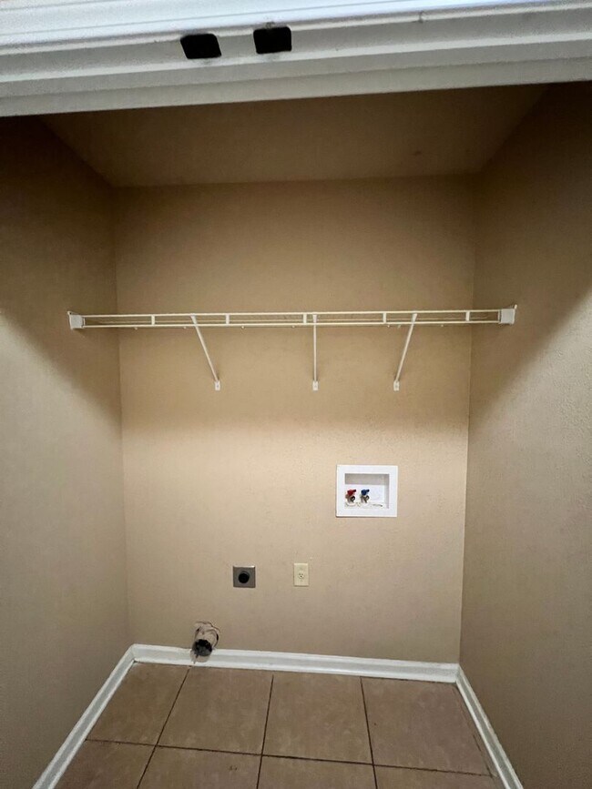 Building Photo - 4 Bdrm 2.5 bath Home-  Munford