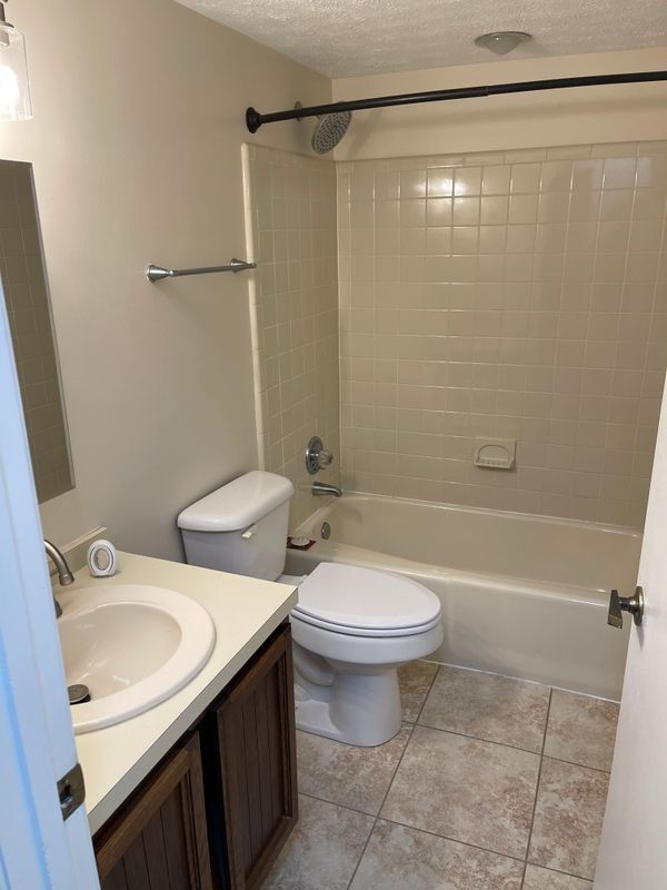 Building Photo - 44755 Woodlake Ct