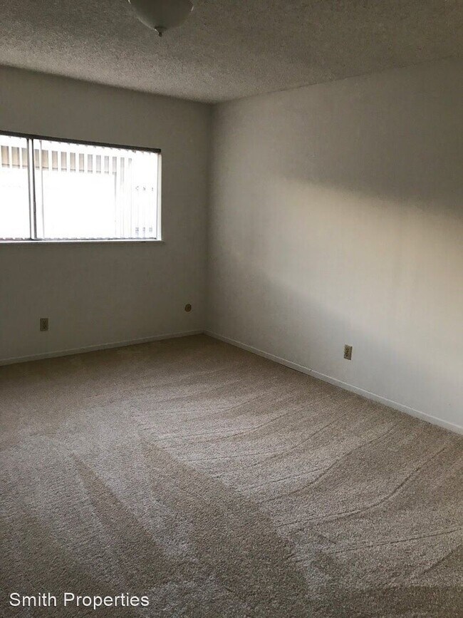 Building Photo - 1865 Plaza del Amo