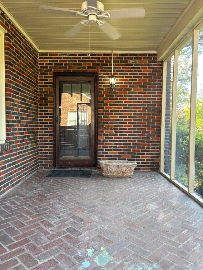 Building Photo - 41 W Charlotte Ave