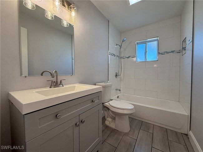 Building Photo - 1315 NE Pine Island Ln