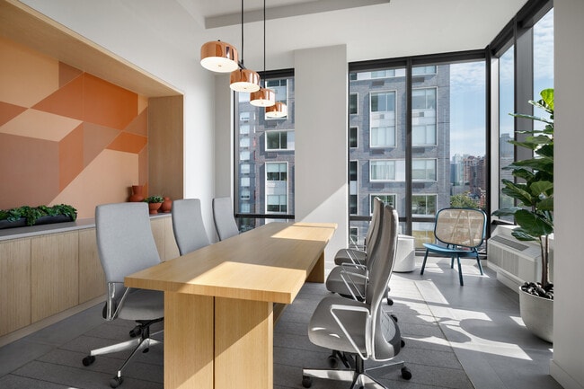 Building Photo - 33 Park View Ave