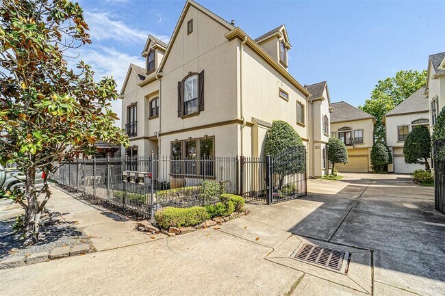 Primary Photo - 926 Birdsall St