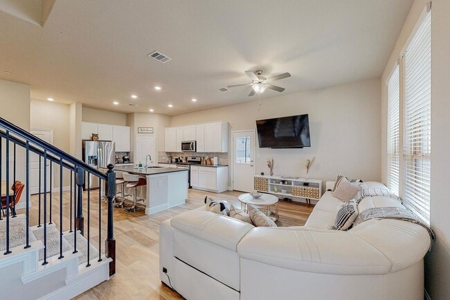 Building Photo - 7524 Redondo Dr