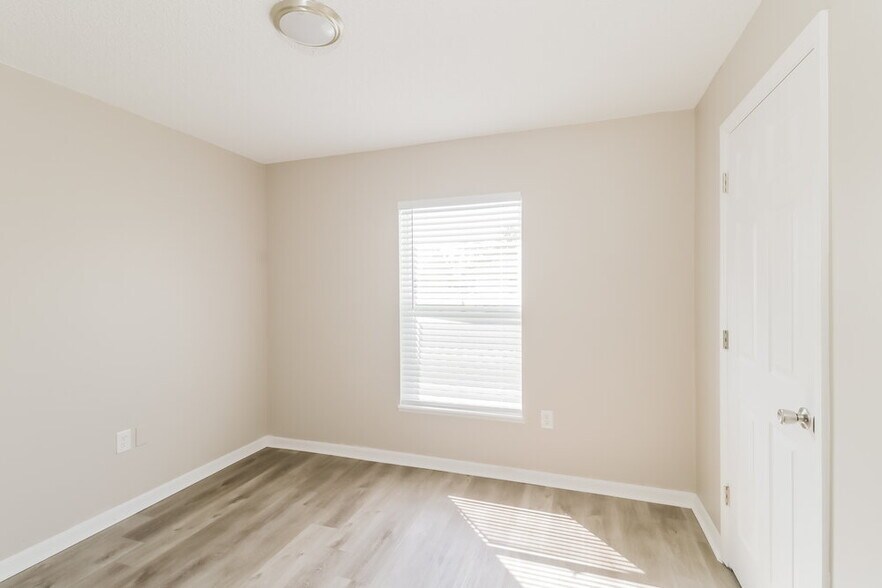 Building Photo - 11515 Linden Dr