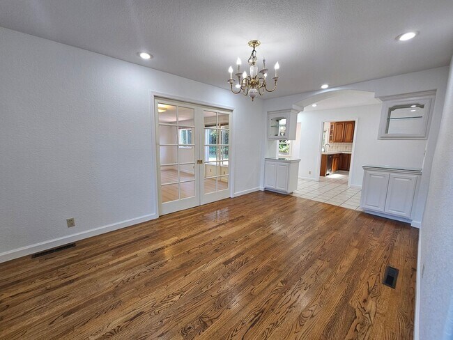 Building Photo - REGAL 4 Bed/3 Bath Home in FREMONT