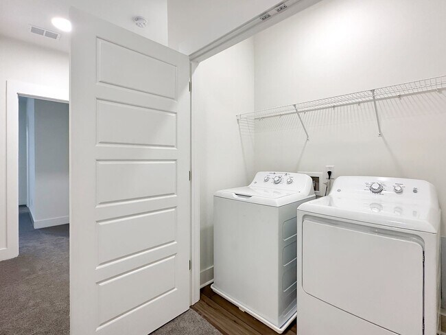 Building Photo - Luxury Townhome in Midtown Nexton