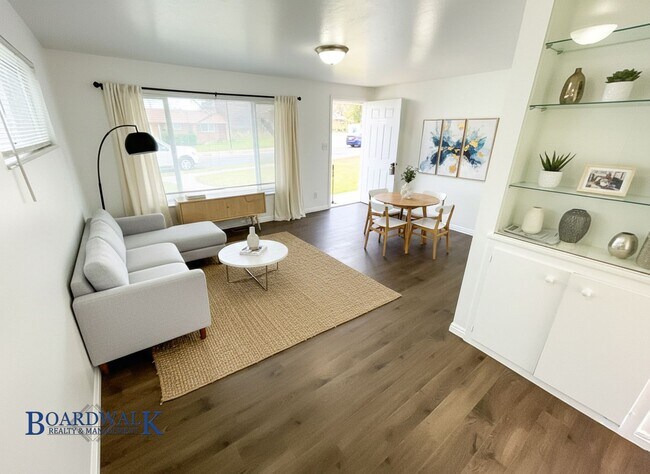 Building Photo - Charming Brick Rambler