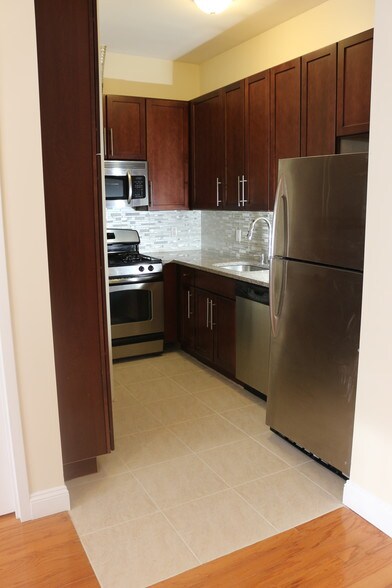 Building Photo - 221 Kingsland Ave