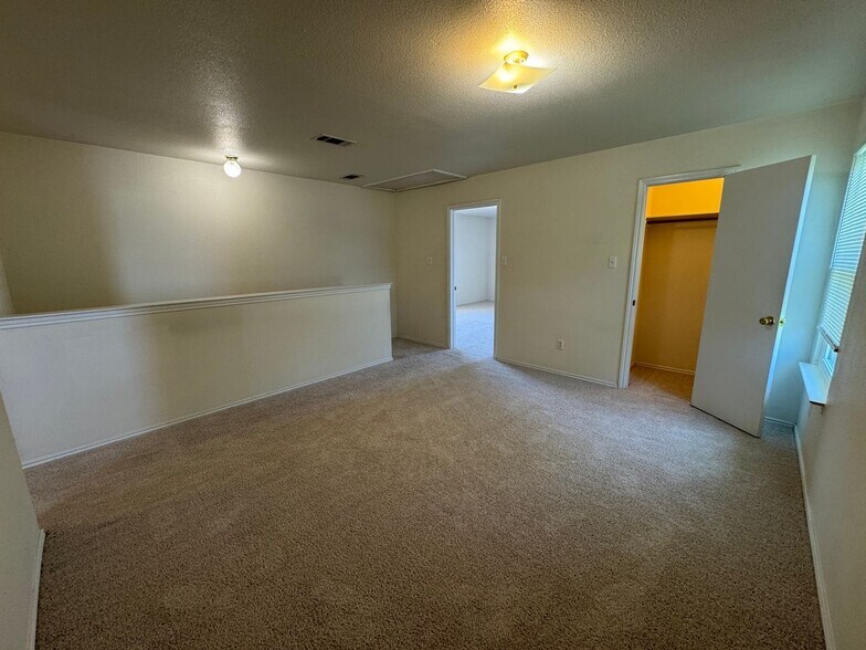 Building Photo - 1204 Bristol Dr