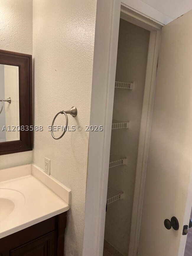 Building Photo - 10581 SW 155th Ct