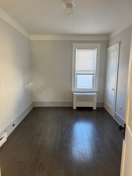 Building Photo - 21 Miller St